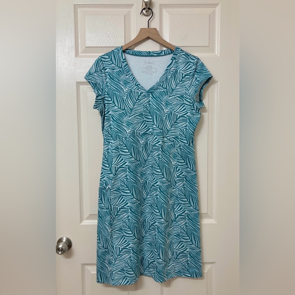 L.L. Bean UPF 50 V Neck Short Sleeve Dress Medium Sporty Zip Pocket Vacation - Picture 7 of 7